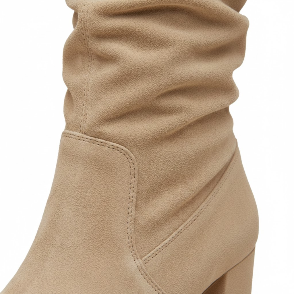 Mid-calf boots in soft leather with thick heel and soft folds