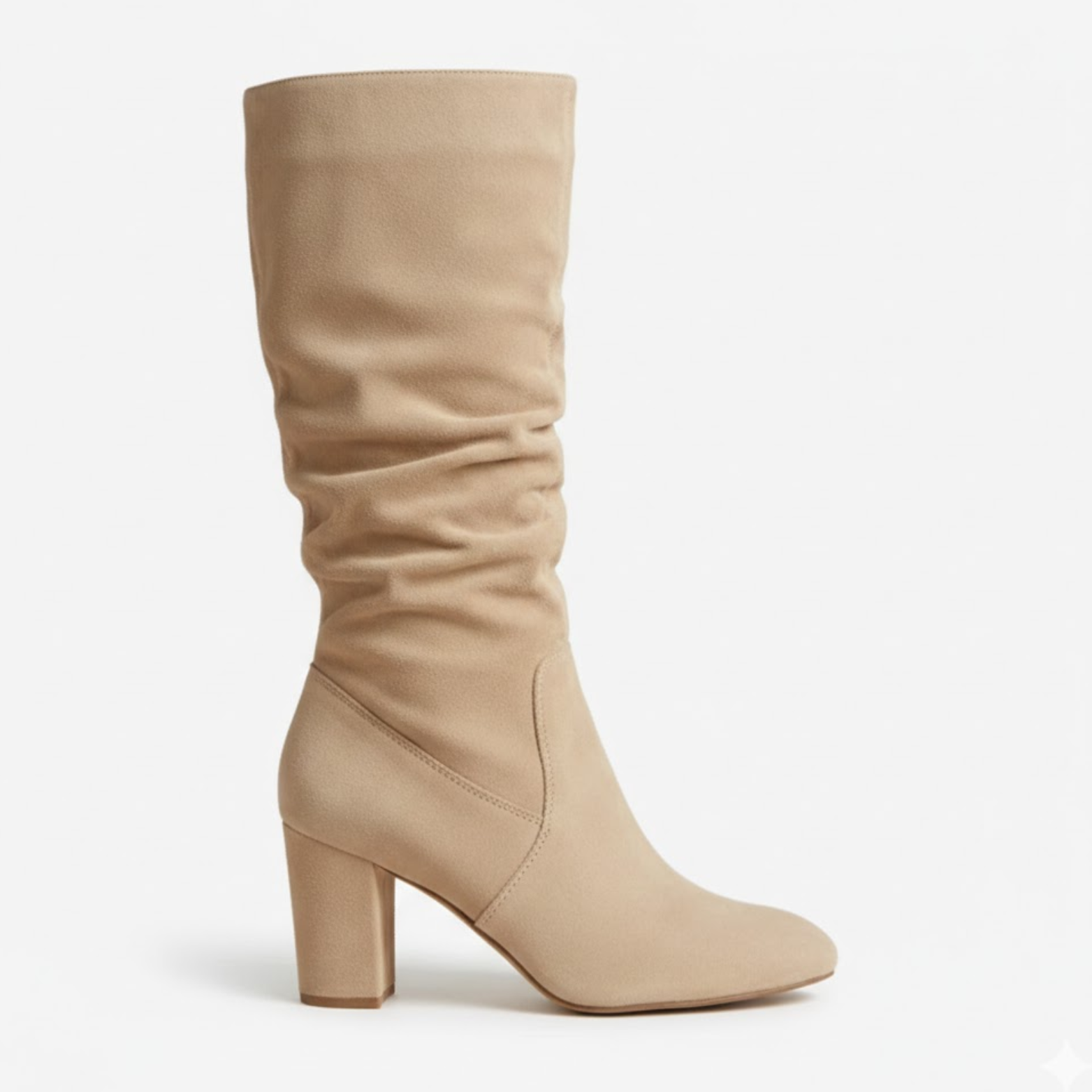 Mid-calf boots in soft leather with thick heel and soft folds