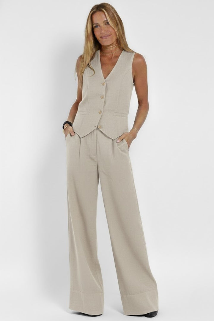 Two-piece women's outfit — V-neck blazer and straight fluid pants | everyday wear
