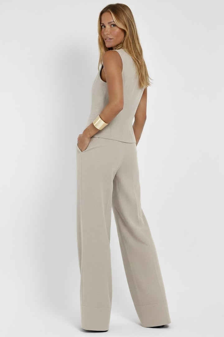 Two-piece women's outfit — V-neck blazer and straight fluid pants | everyday wear